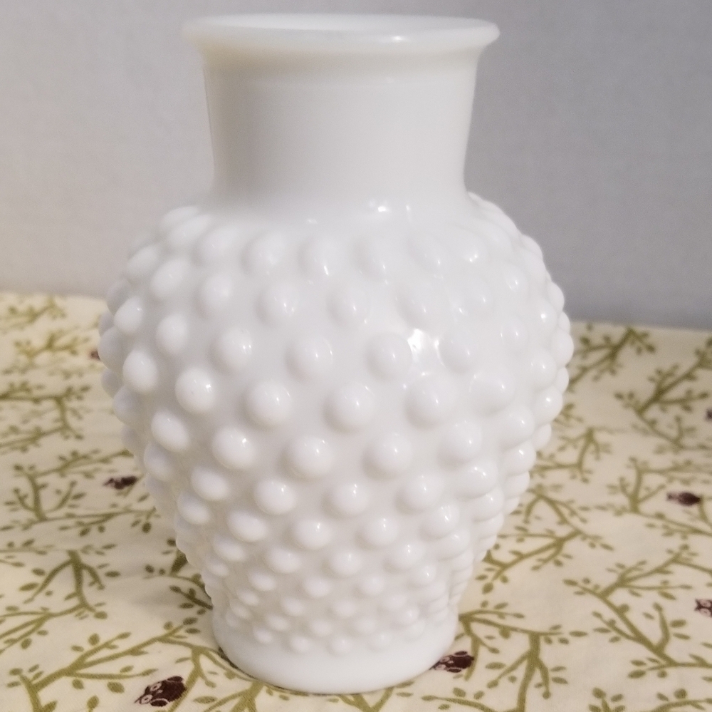 Vintage Fenton Milk Glass White Hobnail Vase Approx 5 Inch